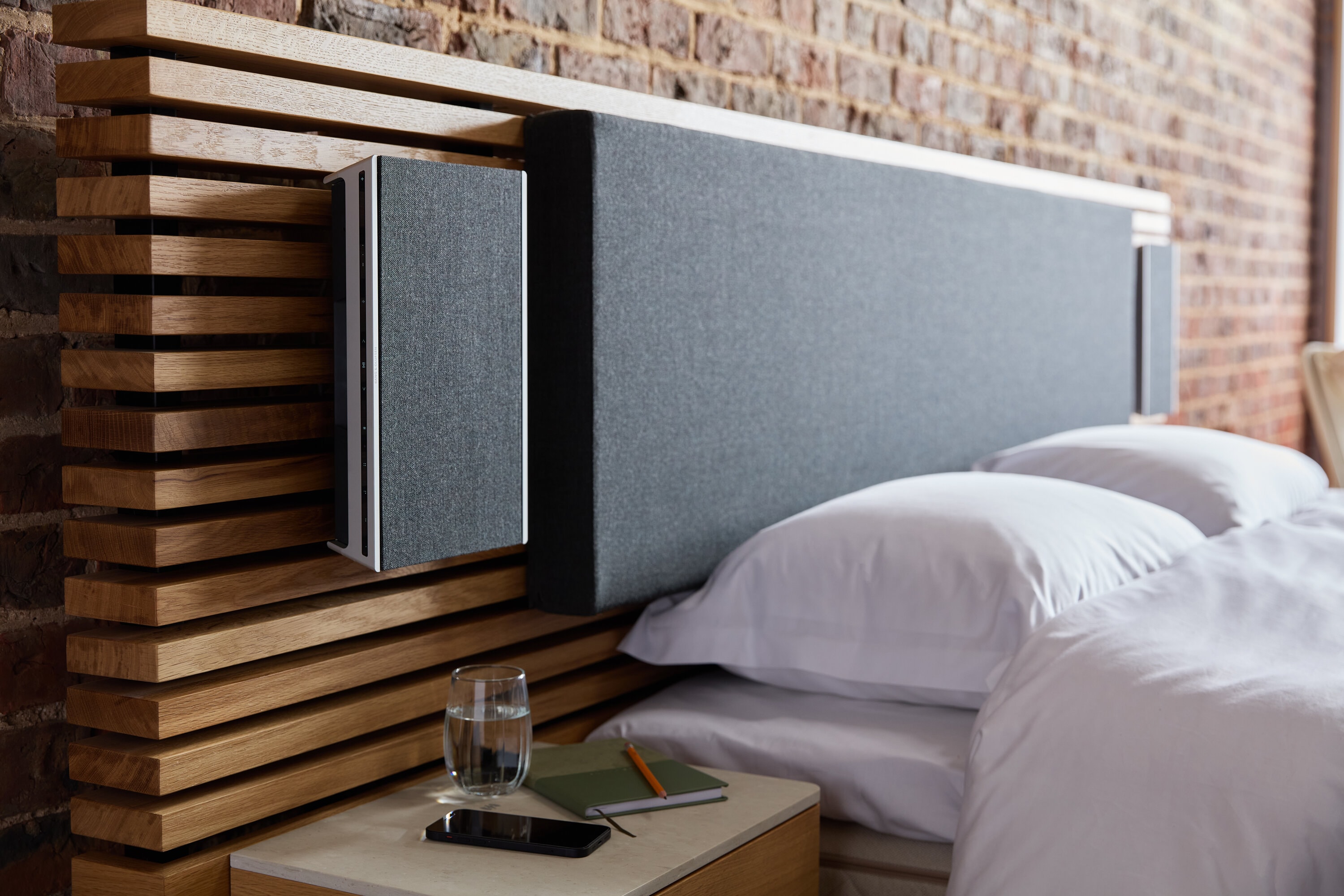bed-adjustable-dux-bang-olufsen-pie-6.jpg
